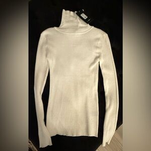 NEW WITH TAGS Cream Ribbed Turtleneck - Size Small